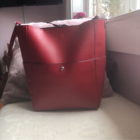 Red Vegan Leather Bucket Crossbody/Tote Bag - Picture 4 of 5